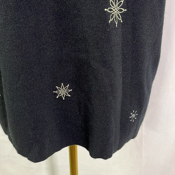 CJ Banks Black Embroidered Snowflake Print Sleeveless Shell Sweater - Picture 14 of 16